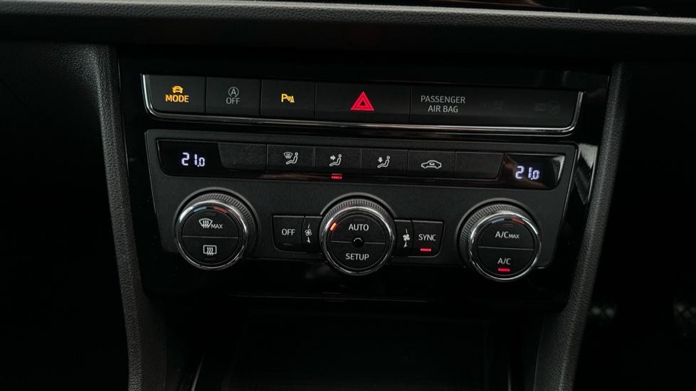 Air Conditioning /Dual Climate Control /Auto Stop/Start 