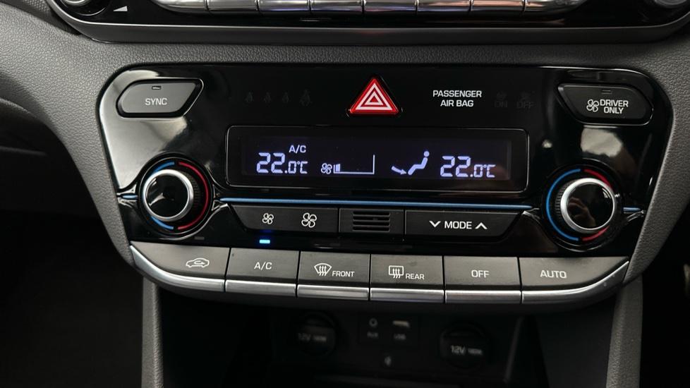 Dual Climate Control  / Air Conditioning 