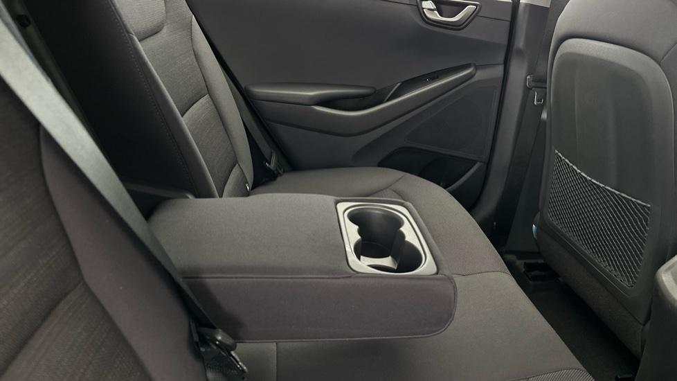 Rear Armrest/ Cup Holder