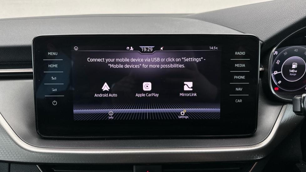 Apple Car Play & Android Auto