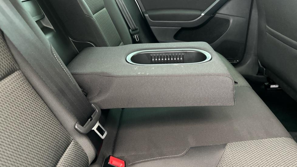 Rear Armrest/ Cup Holder