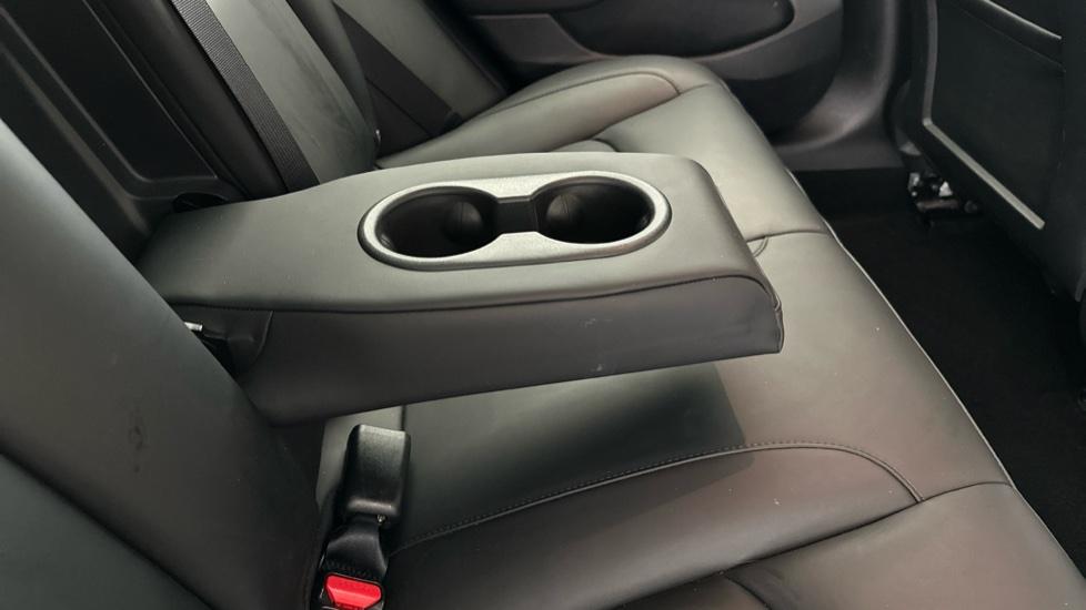 Rear Armrest/ Cup Holder