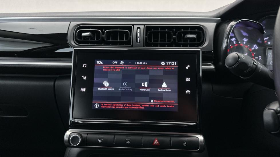 Bluetooth / Apple CarPlay / Android Auto 