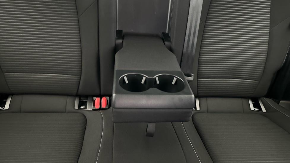 Rear Armrest/ Cup Holder