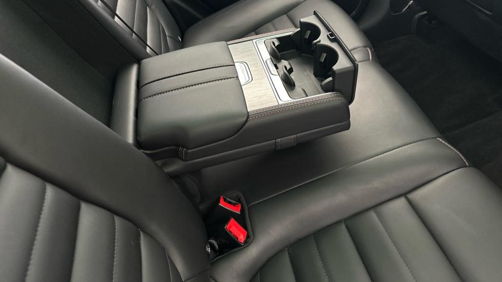 Rear Armrest/ Cup Holder