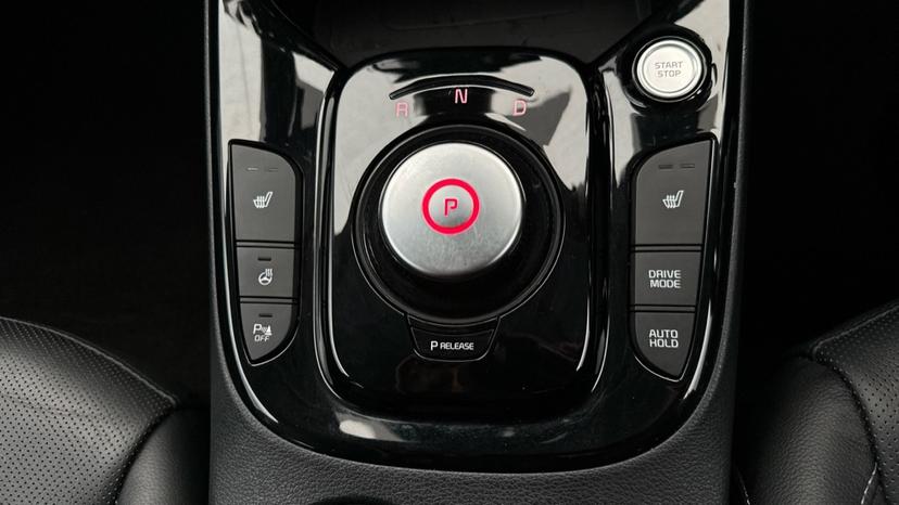 heated steering wheel/Heated Seats 