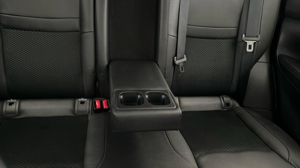 Rear Armrest/ Cup Holder