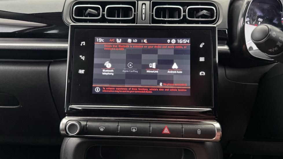 Apple CarPlay/Android Auto / Bluetooth 