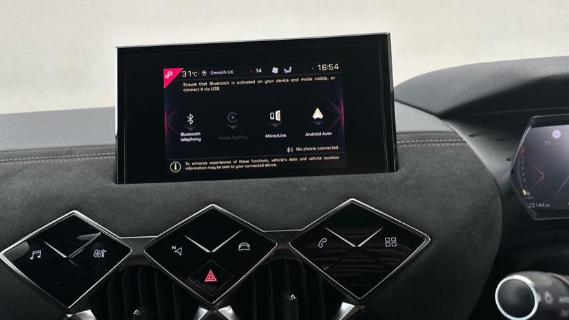 Bluetooth / Apple CarPlay / Android Auto 