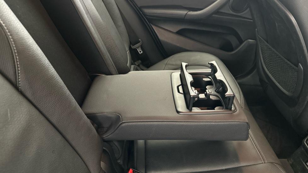 Rear Armrest/ Cup Holder