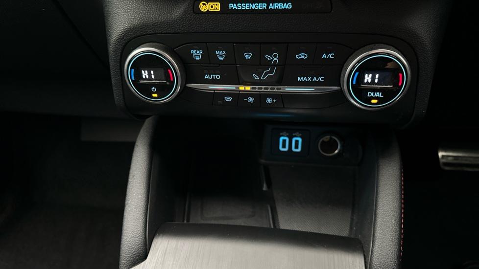 Air Conditioning /Dual Climate Control/Wireless Charger  