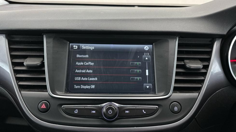 Bluetooth / Apple CarPlay / Android Auto 