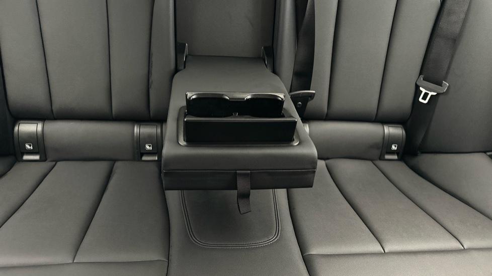 Rear Armrest/ Cup Holder