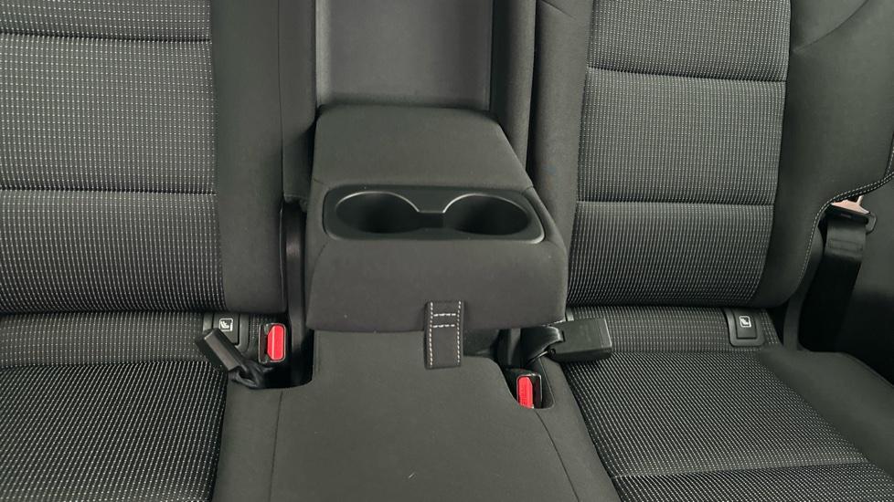 Rear Armrest/ Cup Holder