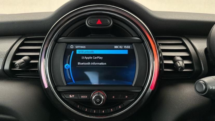 Bluetooth / Apple CarPlay 