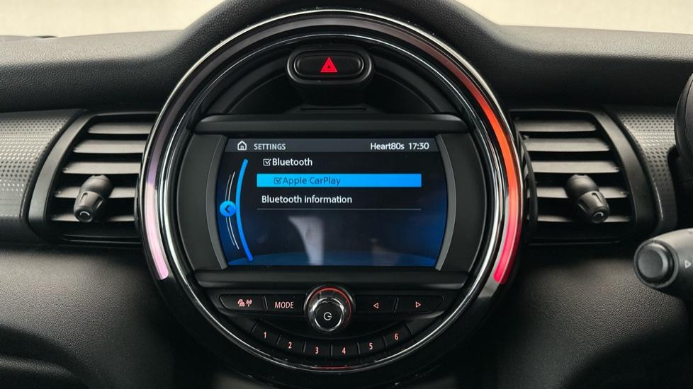 Bluetooth / Apple CarPlay 