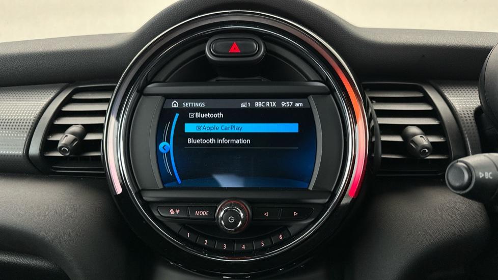 Bluetooth / Apple CarPlay 