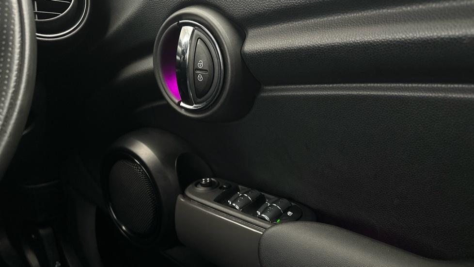 Electric Windows / Wing Mirrors / Ambient Lighting 