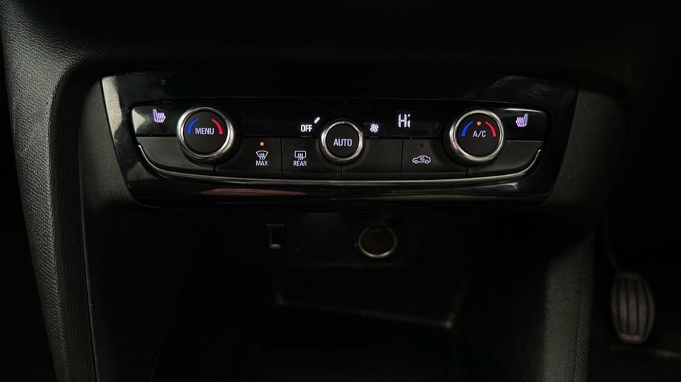 Air Conditioning / Heated Seats 