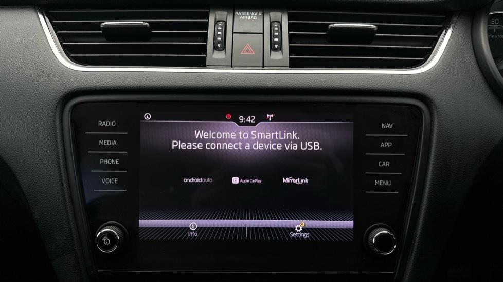 Apple Car Play & Android Auto