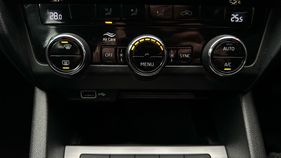 Air Conditioning /Dual Climate Control 