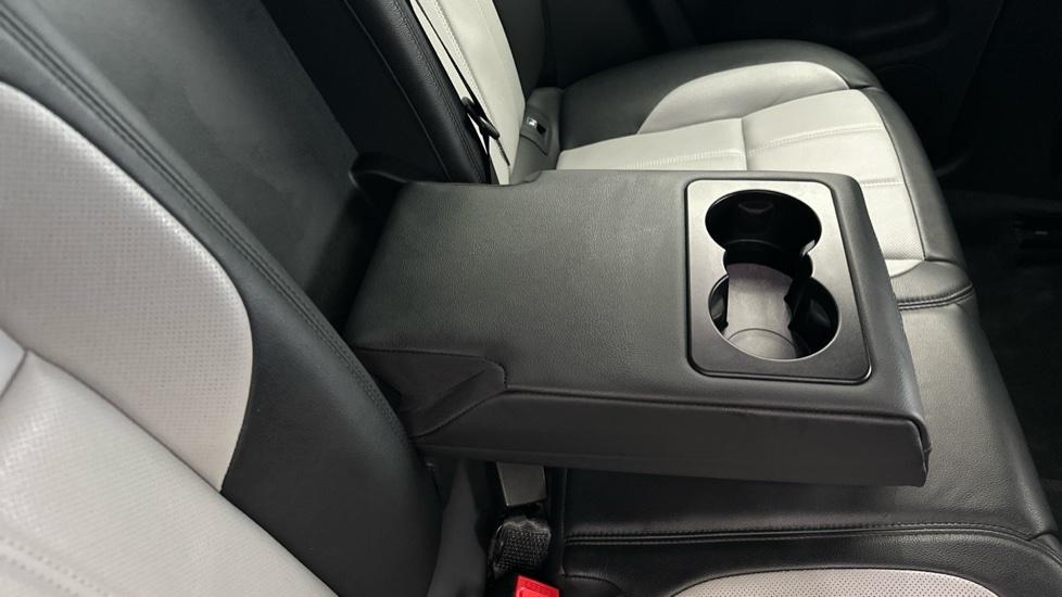 Rear Armrest/ Cup Holder