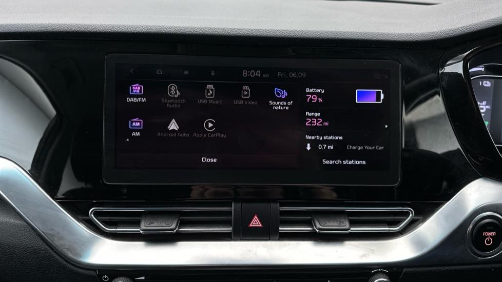 Bluetooth / Apple CarPlay / Android Auto 