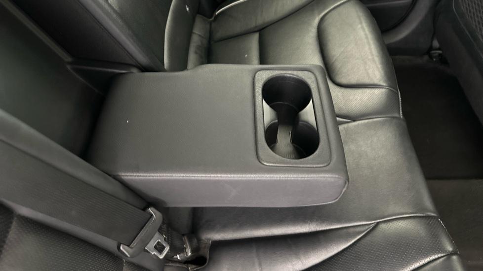 Rear Armrest/ Cup Holder