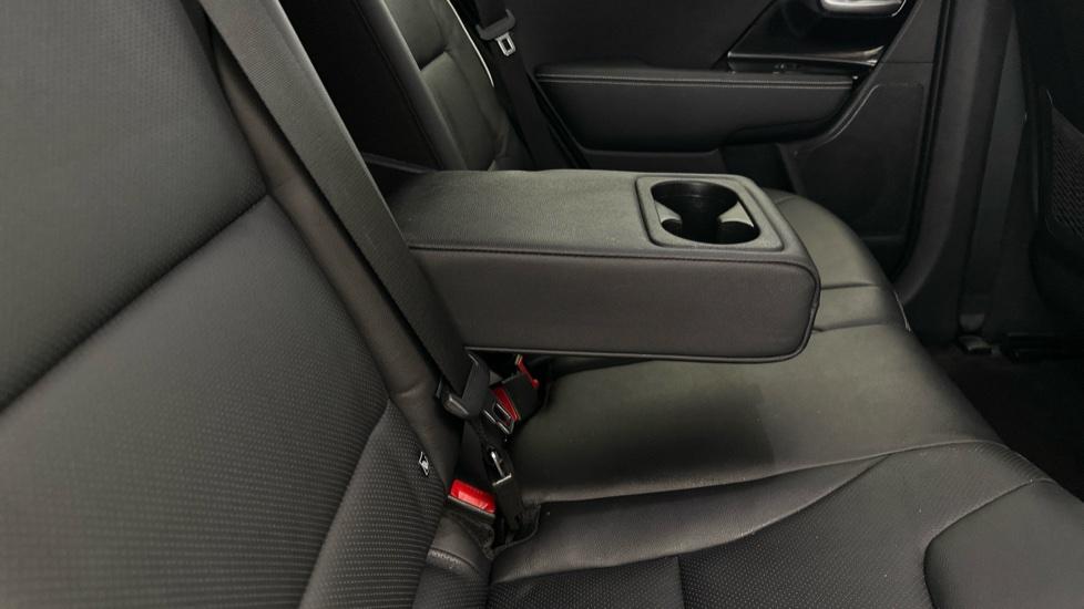 Rear Armrest/ Cup Holder