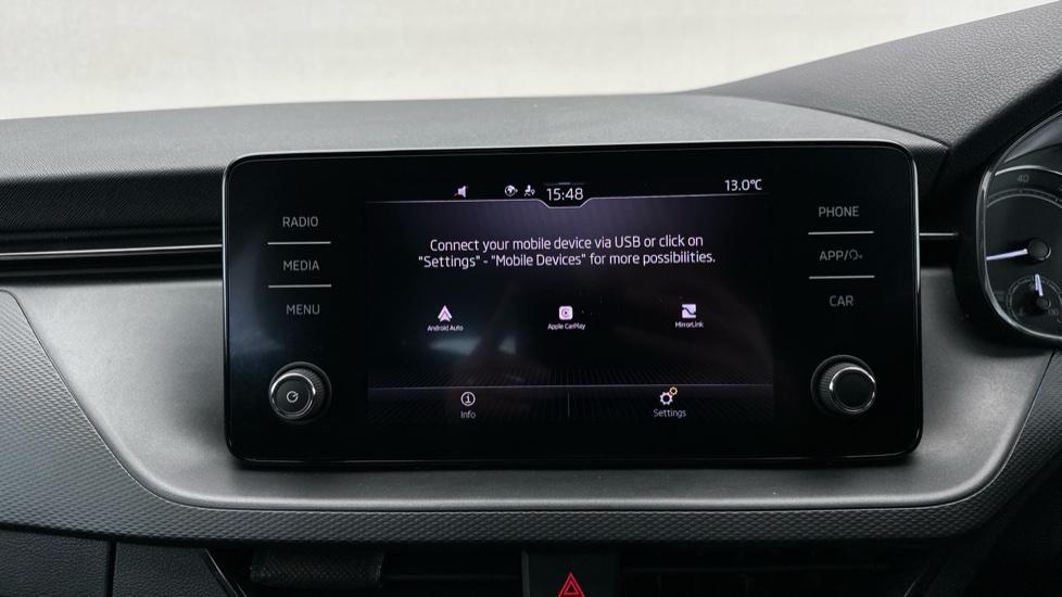 Apple Car Play & Android Auto