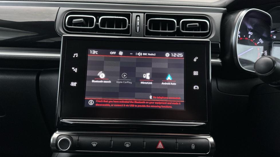 Bluetooth / Apple CarPlay / Android Auto 