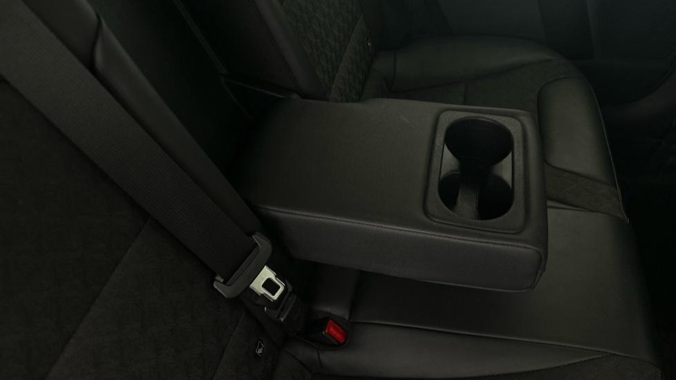 Rear Armrest/ Cup Holder