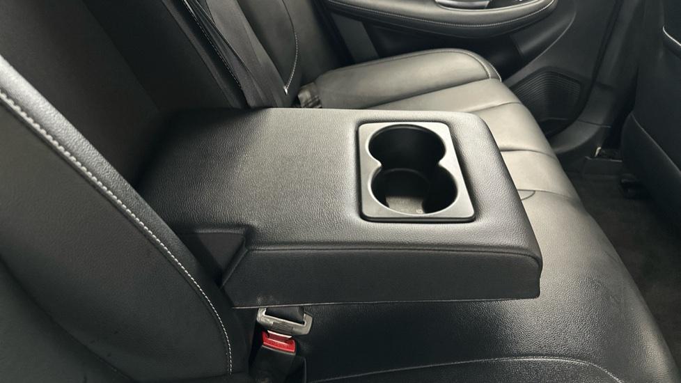 Rear Armrest/ Cup Holder