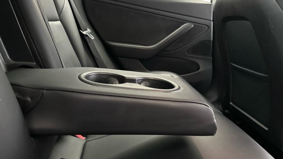 Rear Armrest/ Cup Holder