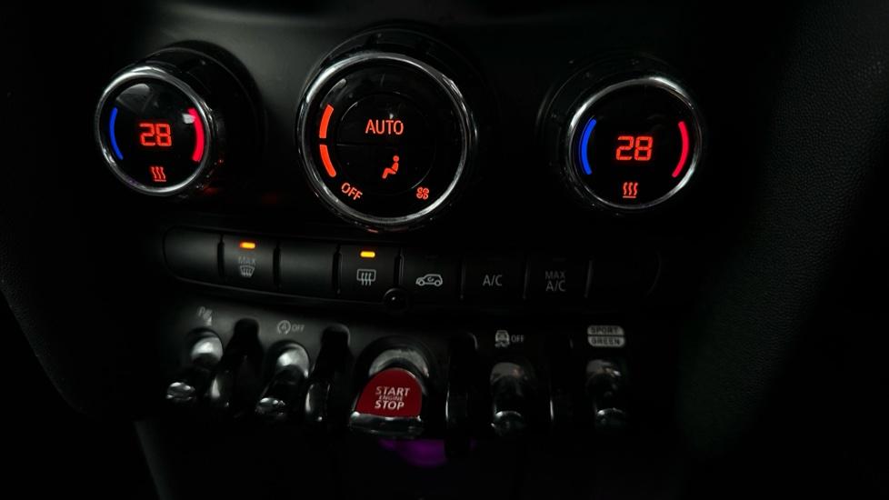 Air Conditioning / Dual Climate Control / Auto Stop/Start 