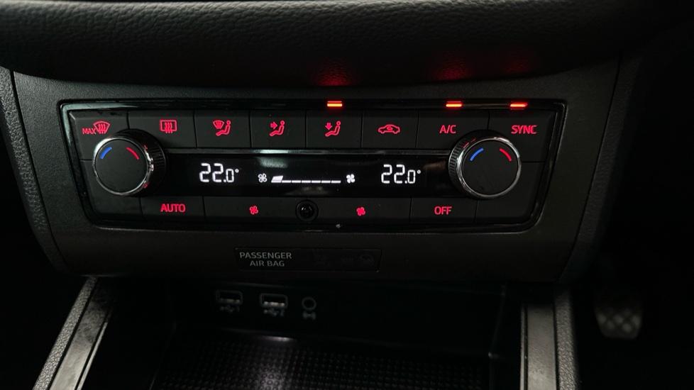 Dual Climate Control  / Air Conditioning 