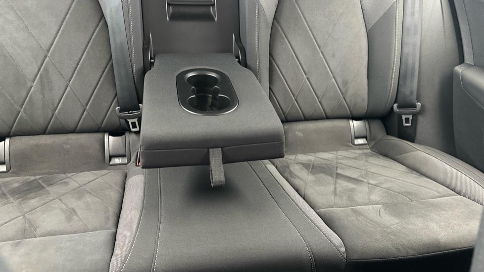 Rear Armrest/ Cup Holder