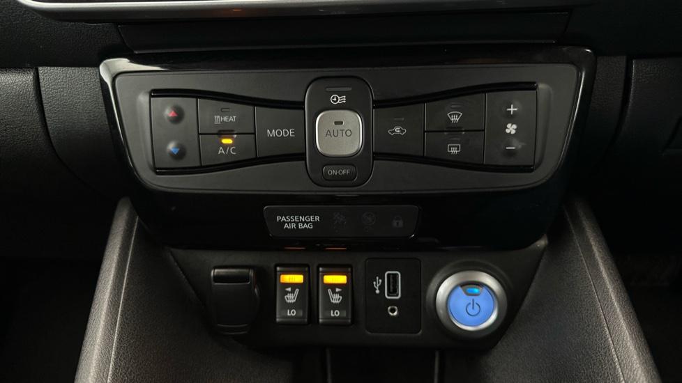 Air Conditioning  / Heated Seats 