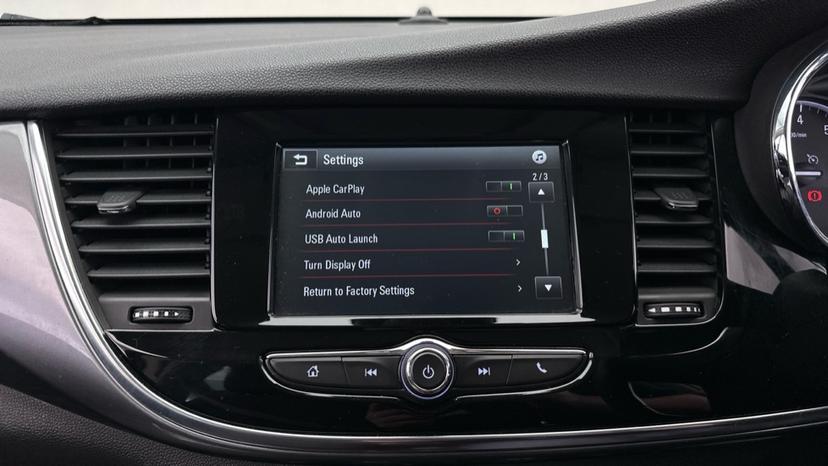 Apple CarPlay/Android Auto 