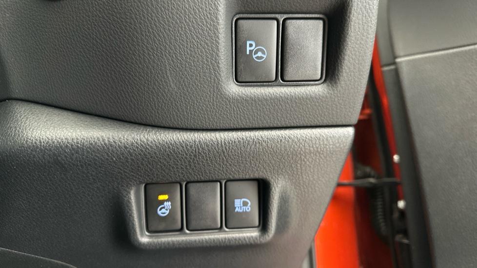 Auto Park / Heated Steering Wheel 