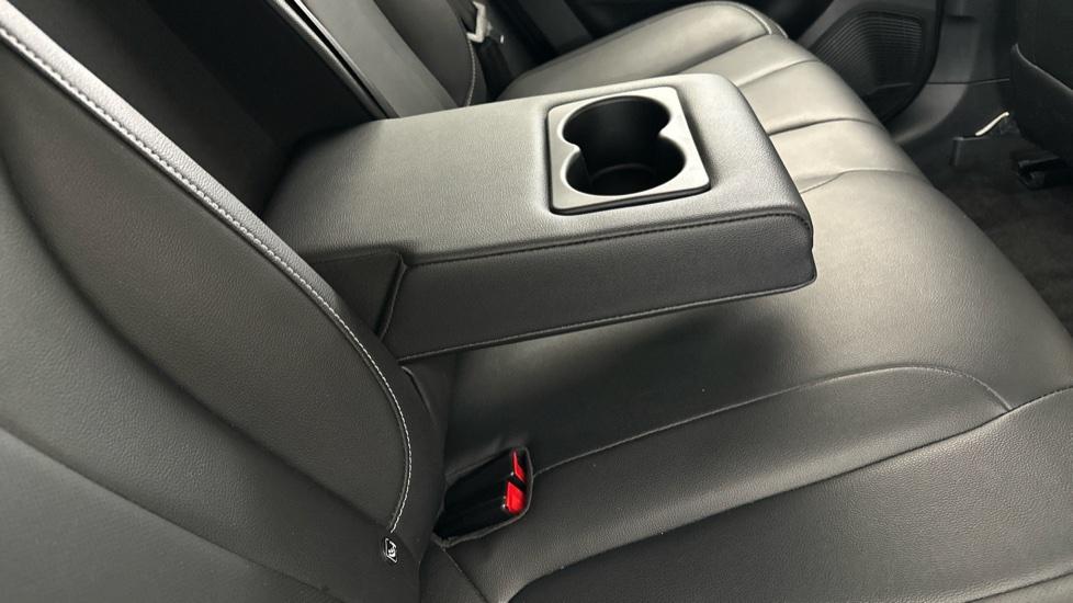 Rear Armrest/ Cup Holder