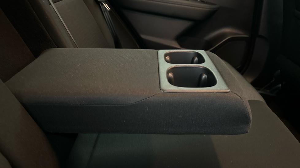 Rear Armrest/ Cup Holder