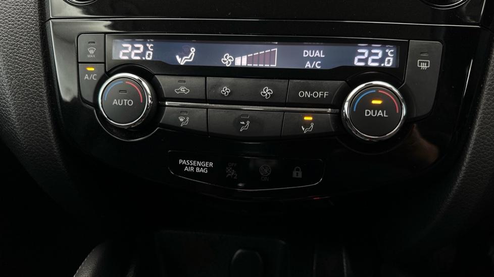 Dual Climate Control  / Air Conditioning 