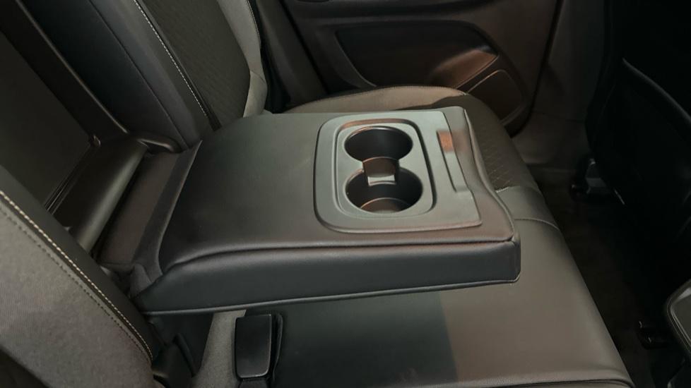 Rear Armrest/ Cup Holder