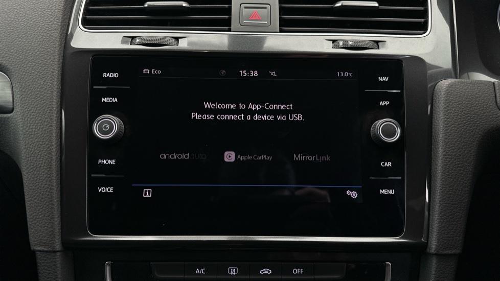 Apple CarPlay/Android Auto 