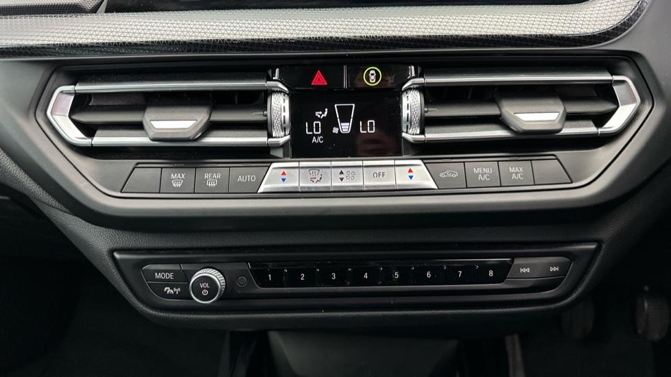 Dual Climate Control / Air Conditioning 