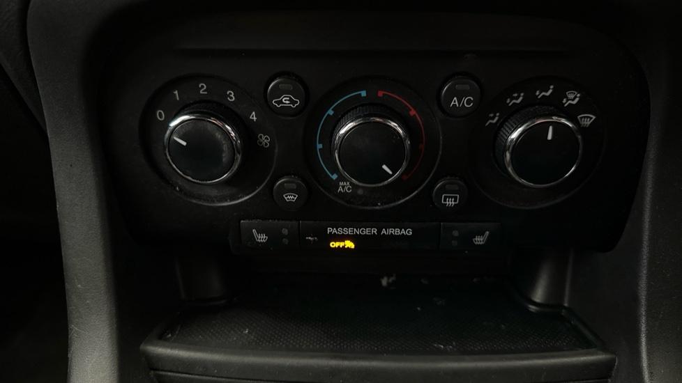 Air Conditioning / Heated Seats 