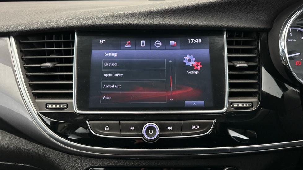 Apple Car Play & Android Auto