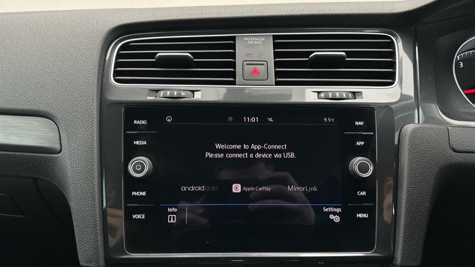 Apple Car Play & Android Auto