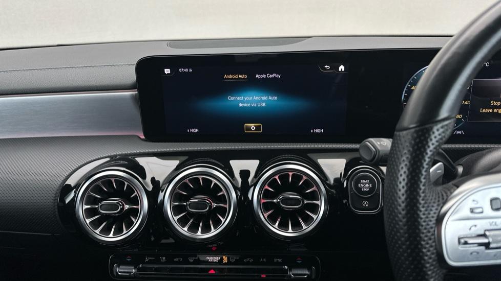 Apple Car Play & Android Auto